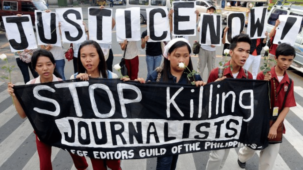 Philippine President Condemns Journalists Murder Vows Justice