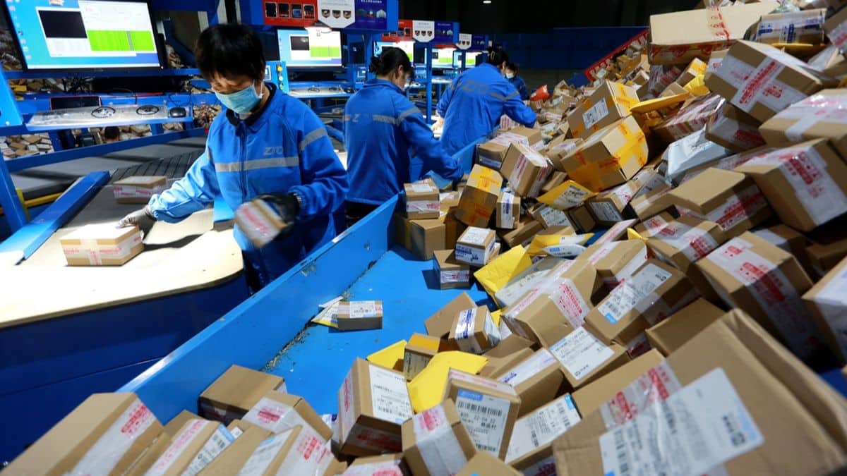 Chinas exports rise in April as Beijing prioritises high tech manufacturing