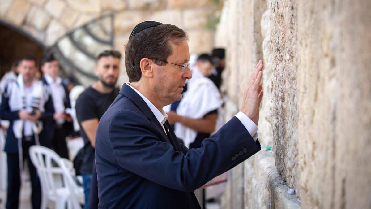 Herzog leads Israel in solemn Remembrance Day Commemoration