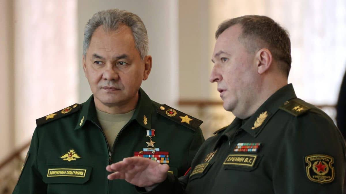 Belarusian and Russian Defence ministers discuss military political issues at Army 2024 forum