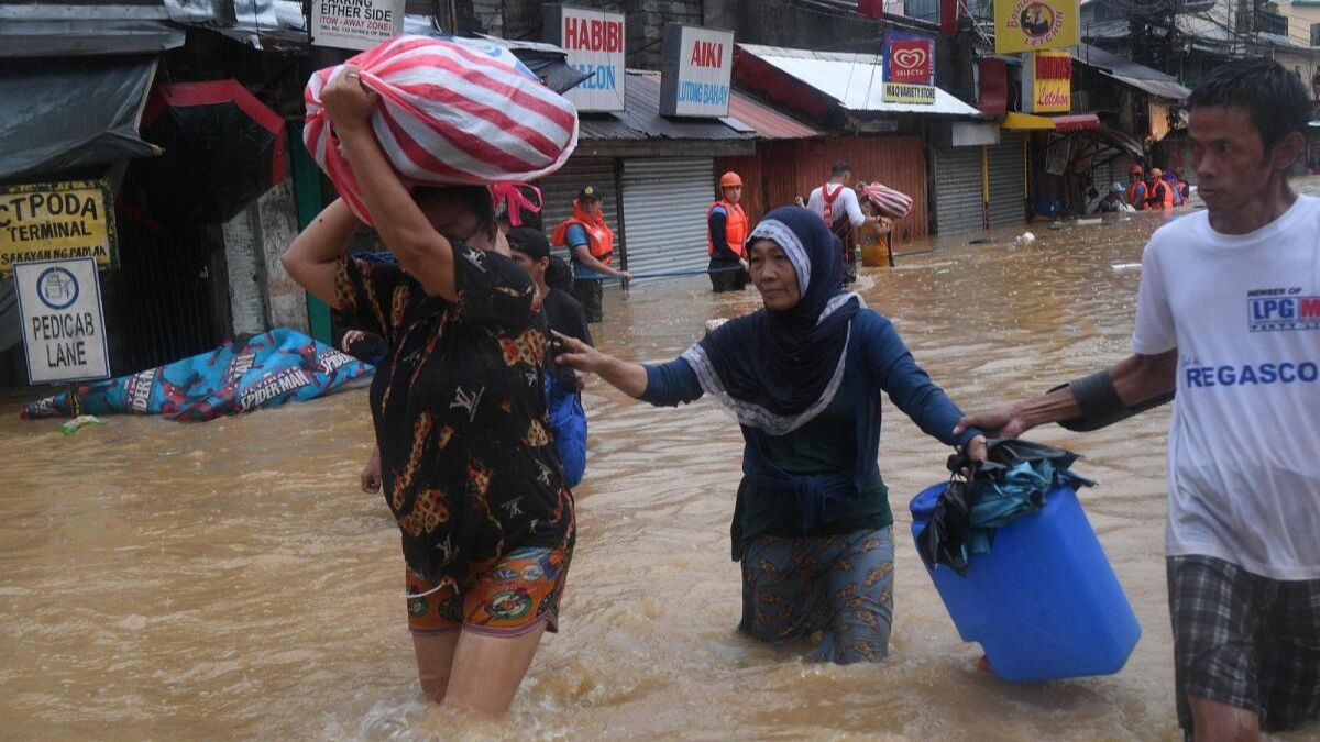 UAE sends Aid to Philippines Following Typhoon Gaemi