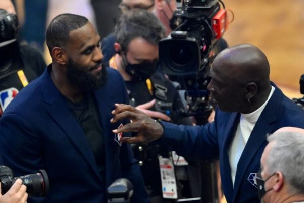 Michael Jordan and LeBron James meet at the All-Star game