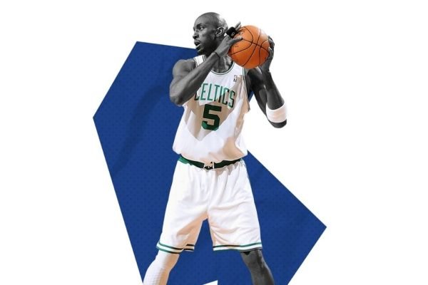 Kevin Garnett gets his jersey retired by the Boston Celtics