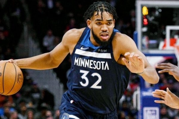 Karl Anthony Towns dominates the San Antonio Spurs