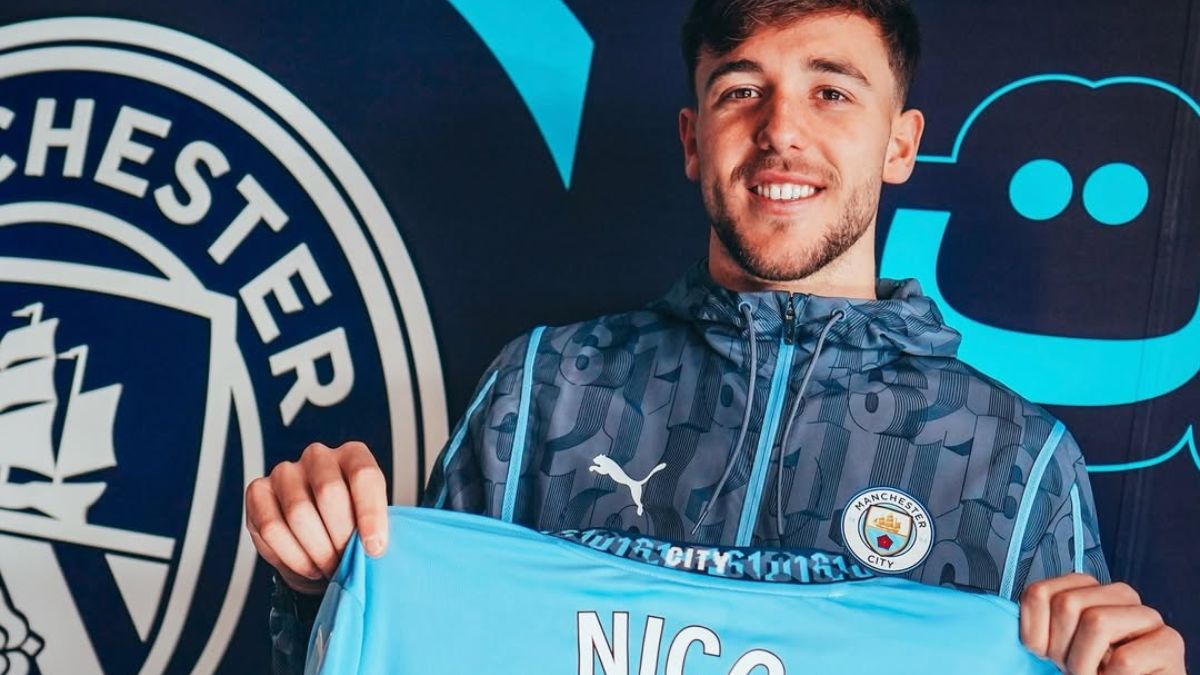 Manchester City FC Officieel Dekbedovertrek – Omkeerbaar Stadiondesign Met Kussensloop | Blauw Voetbalthemabeddengoed Voor Jongens & Meisjes