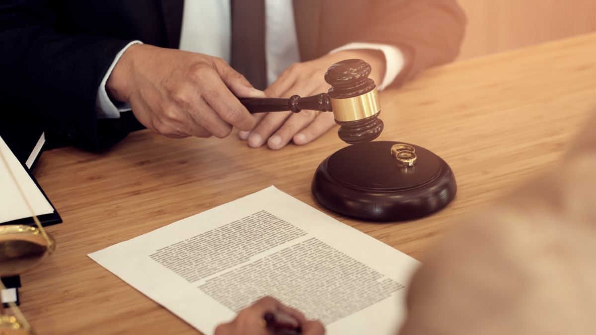 divorce lawyer