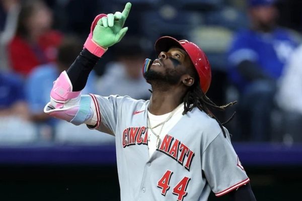 Elly De La Cruz honors late sister