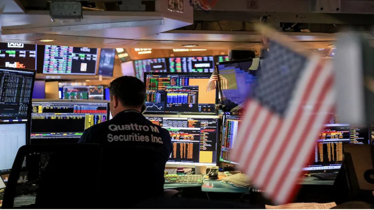 S&P 500 falls as services sector weakens and rate cut hopes rise