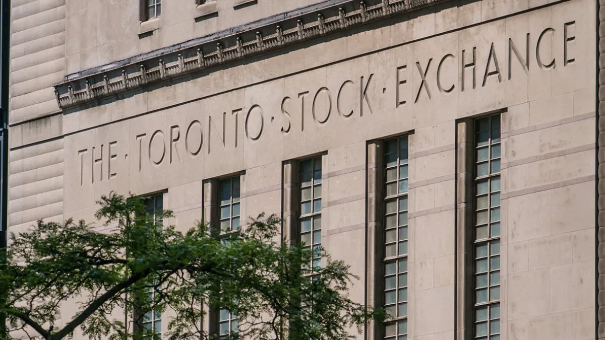 Canada stocks slip as U.S. tariffs and earnings weigh on markets
