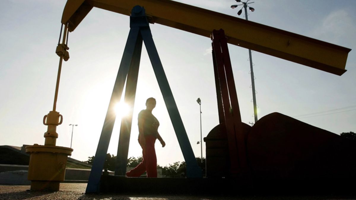 U.S. oil production hits record high in June as fuel demand climbs