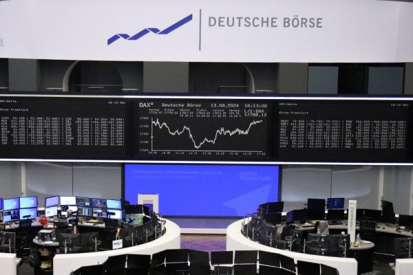 European stocks mixed as French political turmoil weighs on markets