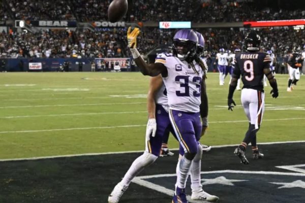 Is Aaron Jones playing tonight in fantasy?