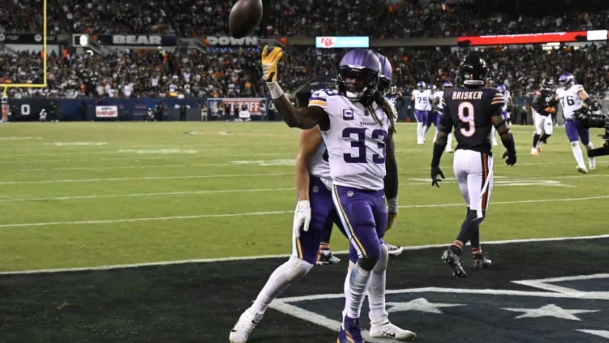 Is Aaron Jones playing tonight in fantasy?