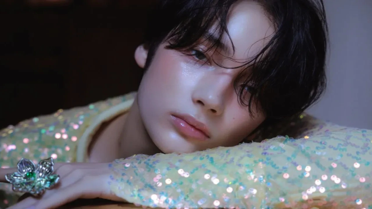 **TXT’s Huening Kai Addresses Rumors After Late-Night Outing** TXT member Huening Kai recently found himself at the center of online rumors after a post claimed he had been spotted drinking late at night with a woman. The incident reportedly took place on October 8, when an online user shared clips of Huening Kai and a woman leaving a private room in the early morning hours. The woman appeared unsteady, sparking speculation about who she was. Some fans even guessed it might have been his sister, Lea. However, Huening Kai decided to clear the air himself. Through a heartfelt message on Weverse, he addressed the situation directly to MOAs, TXT’s fandom. “I feel really sorry towards MOAs and don’t understand why I should avoid talking about this, so I’ll tell you,” he began. He explained that he was simply meeting an acquaintance and that it wasn’t a big or secretive situation. “I was with an acquaintance, and it was a situation where I couldn’t leave her there, so I dropped her off and returned to the dorms right away,” he wrote. The 23-year-old clarified that they met at the only open private room available since most other places were closed at the time. He added that he rarely goes out with people but decided to meet this friend after a long time. “I’m sorry for causing concern and worrying you guys,” he said sincerely. “Since I hate lying, I just wanted to be honest about it.” Huening Kai made it clear that there was nothing inappropriate about the situation and that his fellow TXT members were not involved. He also apologized to his group, the staff, and his fans for any confusion or disappointment his actions may have caused. “I wanted to become someone that you trust, but I feel like I haven’t given you that trust, so I’m sorry.” In a follow-up message, he added that he recognizes he still has some growing to do and is open to feedback. “If there’s something I’m not communicating properly, please let me know,” he told fans. Huening Kai ended his messages by promising to stay focused on his work and be more careful in the future, reassuring fans that there was truly nothing to worry about.