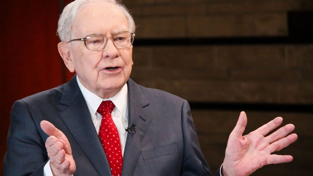 Warren Buffett may have sold more Apple shares this quarter