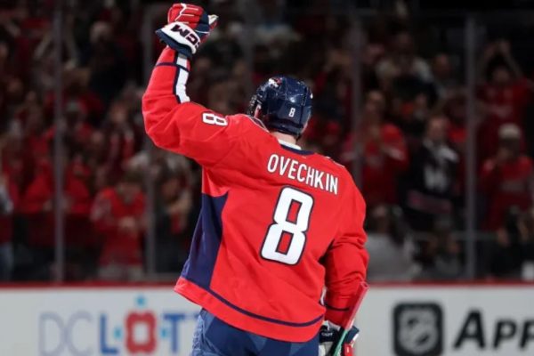 Alex Ovechkin reaches 900 goals and pushes his legend even higher