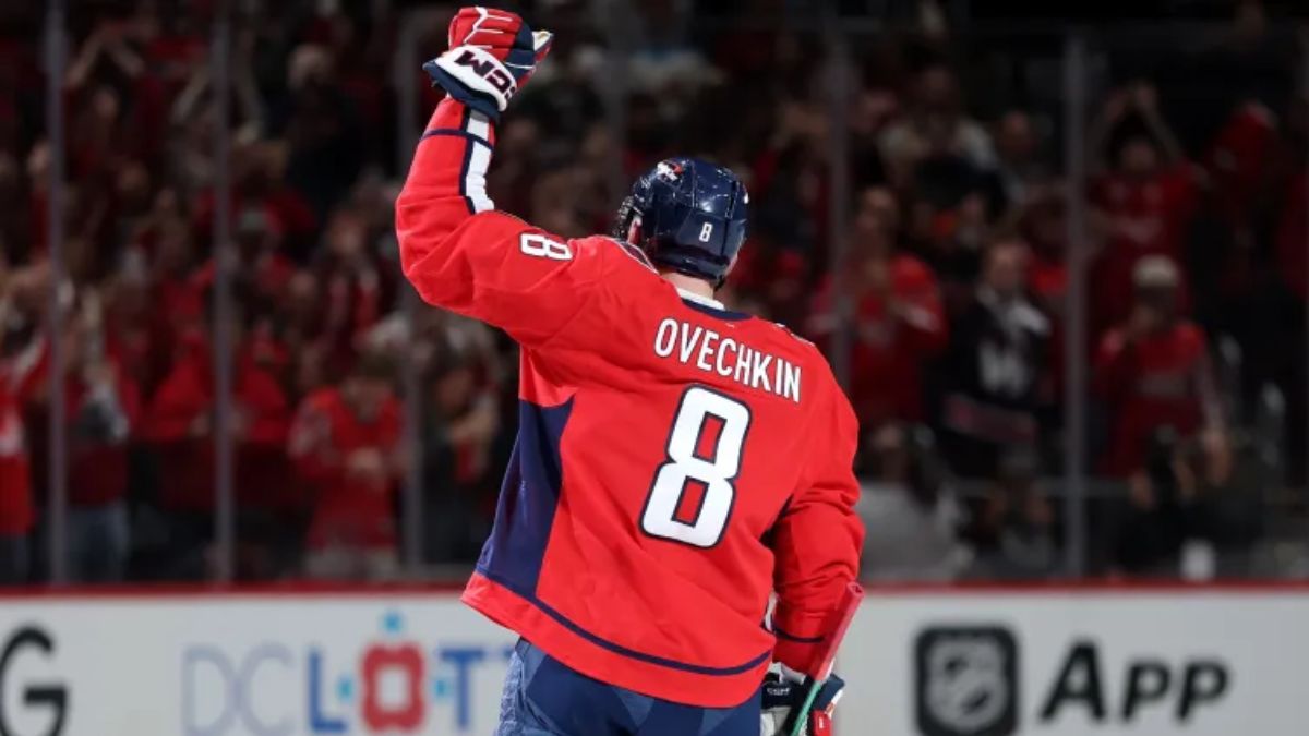 Alex Ovechkin reaches 900 goals and pushes his legend even higher