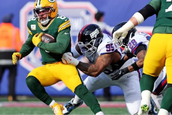 Josh Jacobs says his knee injury isn’t serious as Packers wait on his status