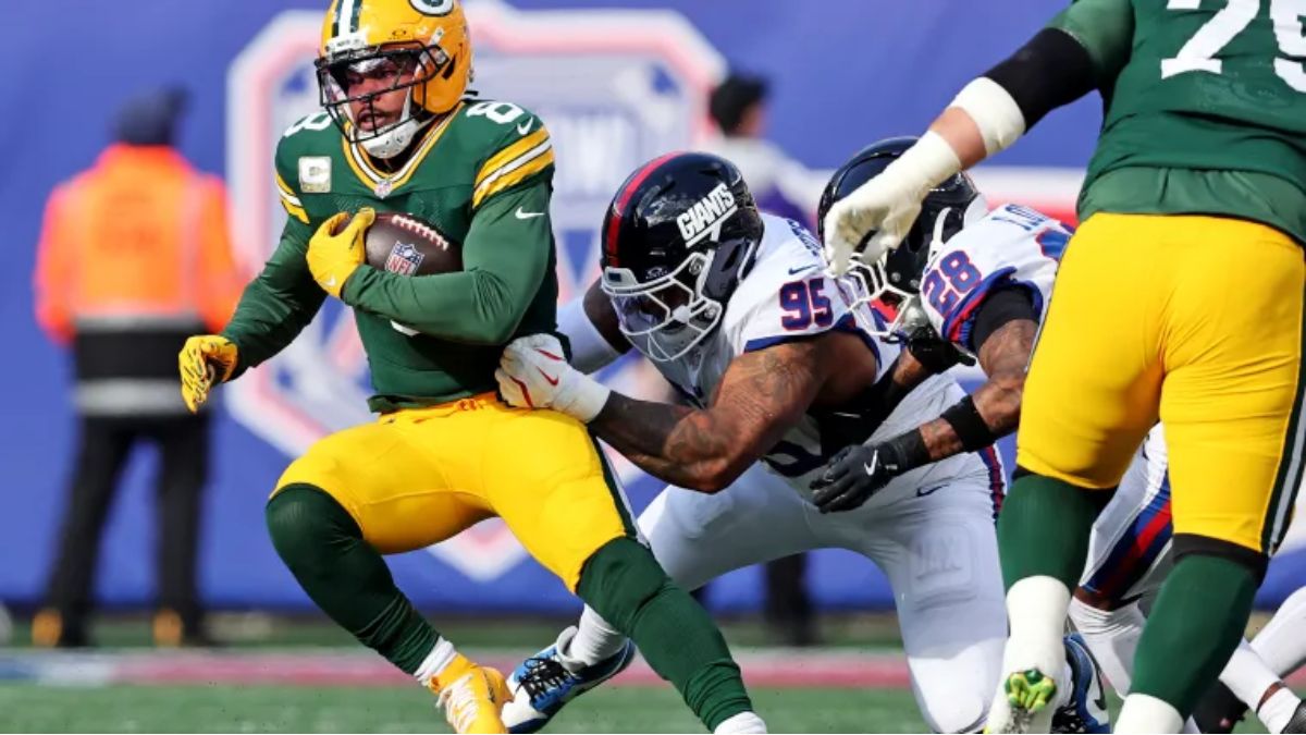 Josh Jacobs says his knee injury isn’t serious as Packers wait on his status