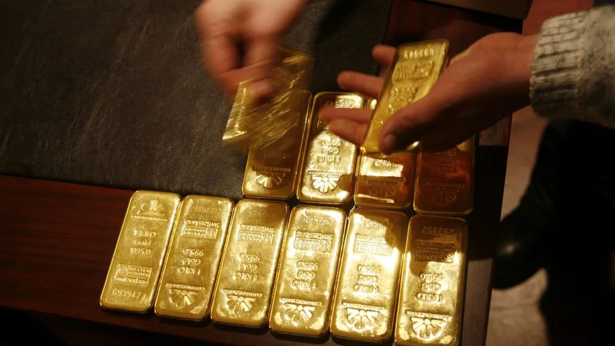 Gold Rises as Dollar softens ahead of Fed meeting