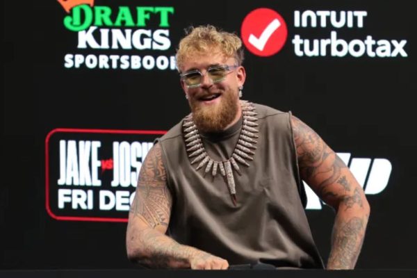 Jake Paul honors Hulk Hogan with special ring walk