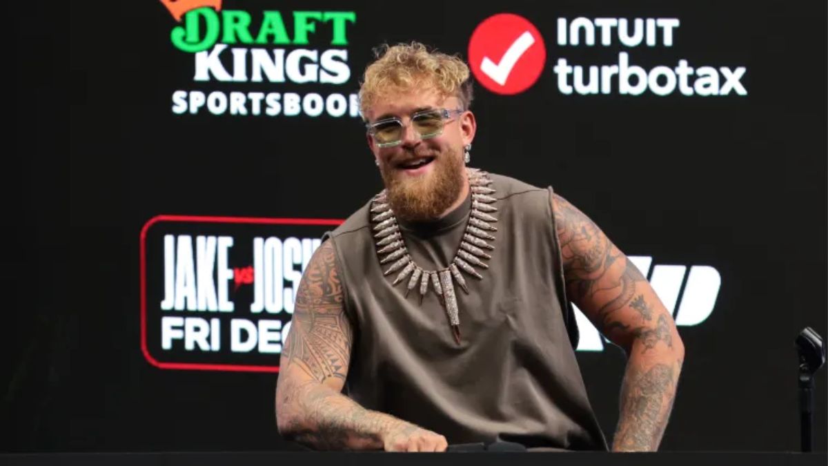 Jake Paul honors Hulk Hogan with special ring walk