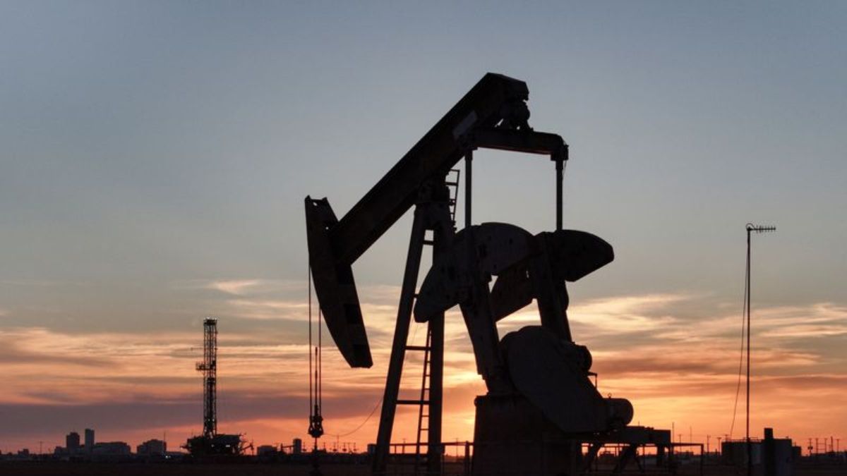 Oil prices pause after big jump as global tensions stay high