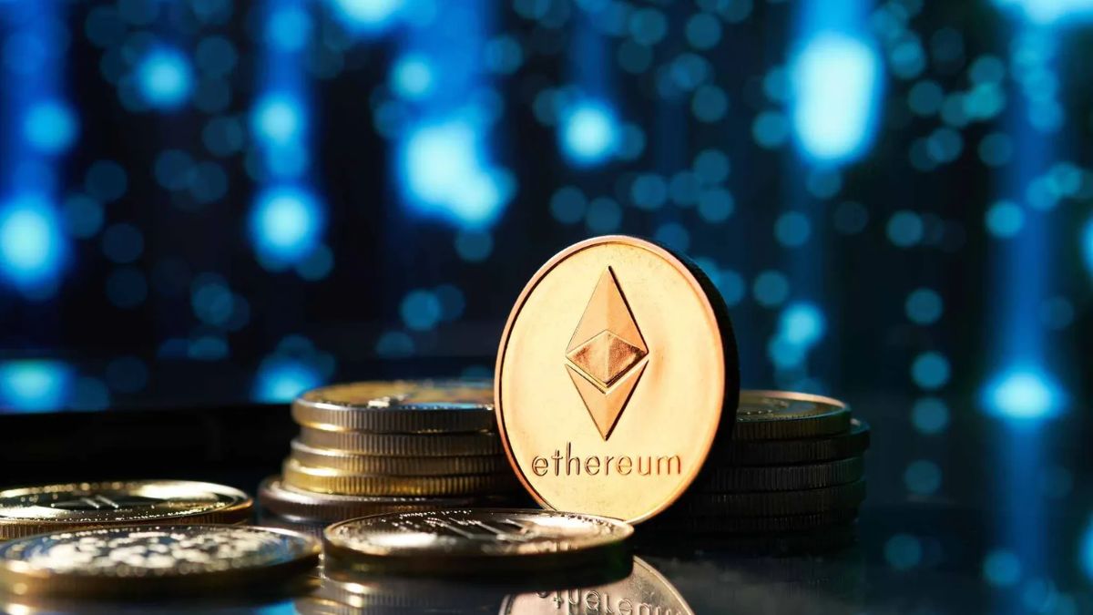 Ethereum shows mixed market signals as Whales accumulate and retailers pull back