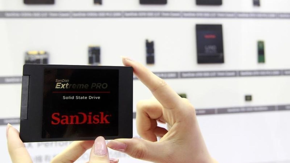 SanDisk jumps 8% as data center spending lifts storage stocks