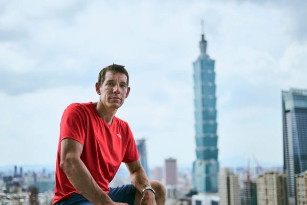 Netflix delays Alex Honnold’s Skyscraper climb due to bad weather