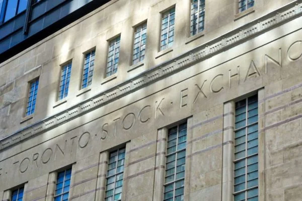 Canada stocks rise as markets watch earnings and central bank decisions