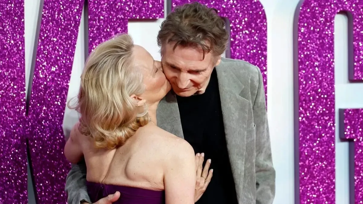 Liam Neeson dating Pamela Anderson