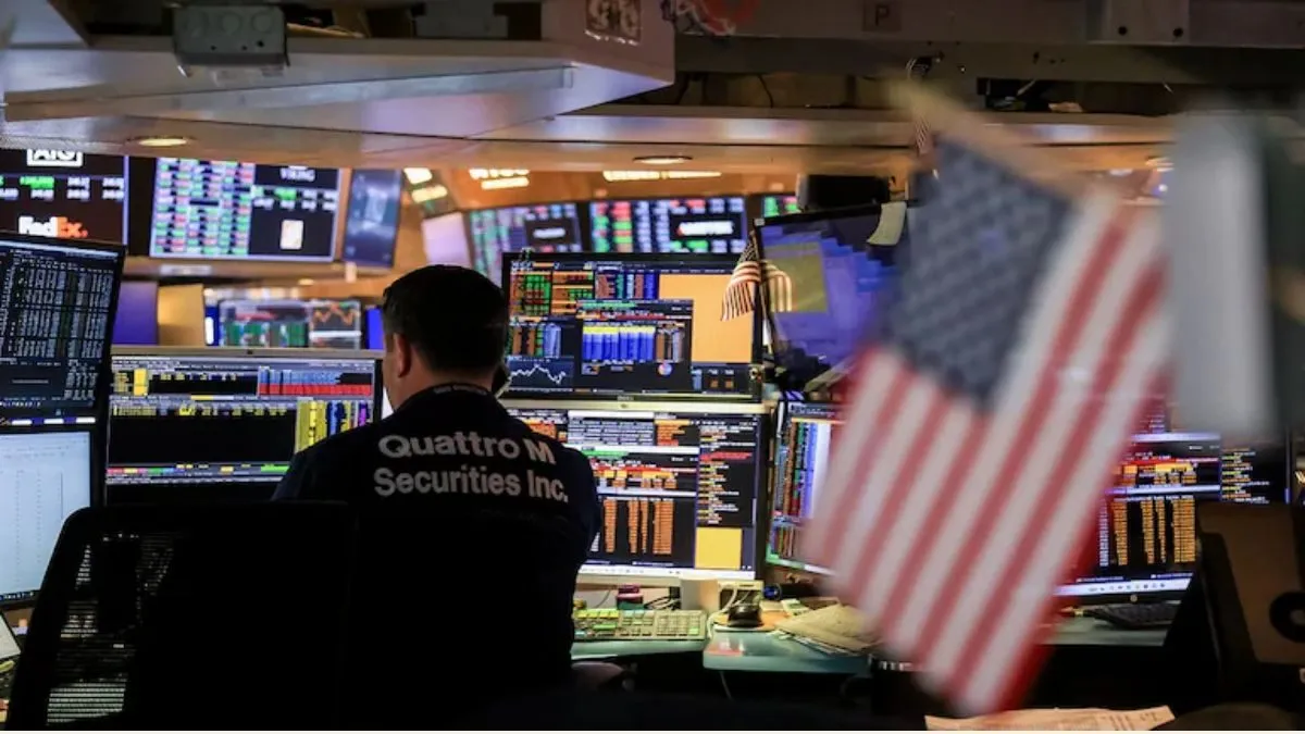 S&P 500 falls as services sector weakens and rate cut hopes rise