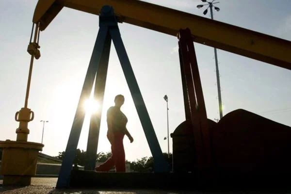 U.S. oil production hits record high in June as fuel demand climbs