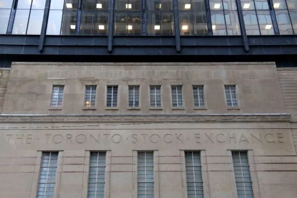 TSX: Canadian Stocks fall as U.S. banking worries spread
