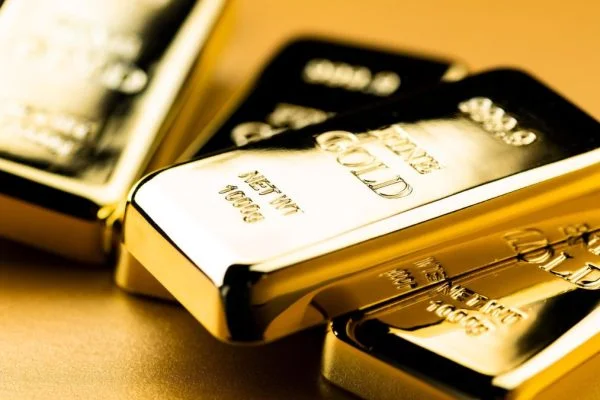 Gold slips as traders wait for clearer signals from the US economy