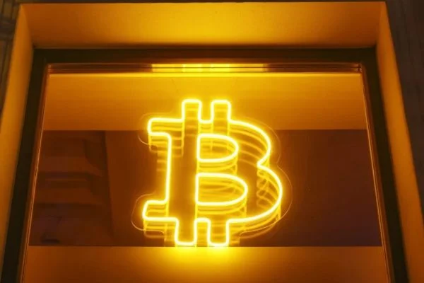 Bitcoin struggles now but big voices still see a huge rise ahead