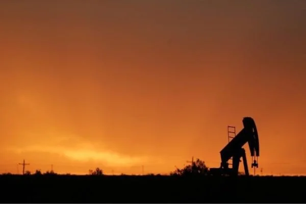 Oil prices hold steady as markets stay quiet for Thanksgiving