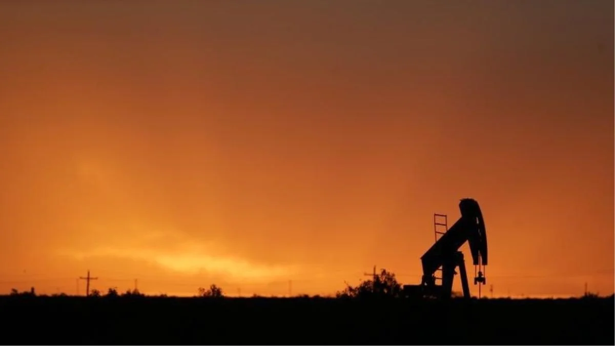 Oil prices hold steady as markets stay quiet for Thanksgiving