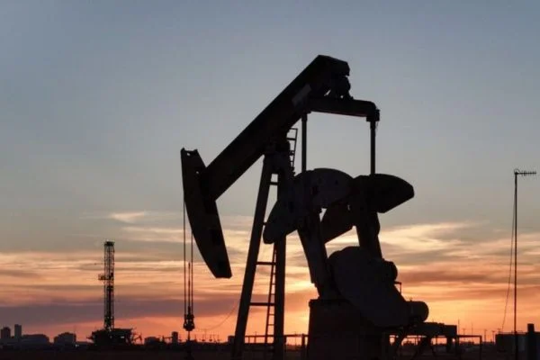 Oil prices pause after big jump as global tensions stay high