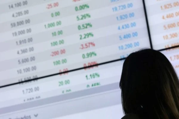 Colombian stocks hit new record high following massive share buyback