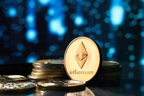 Ethereum shows mixed market signals as Whales accumulate and retailers pull back