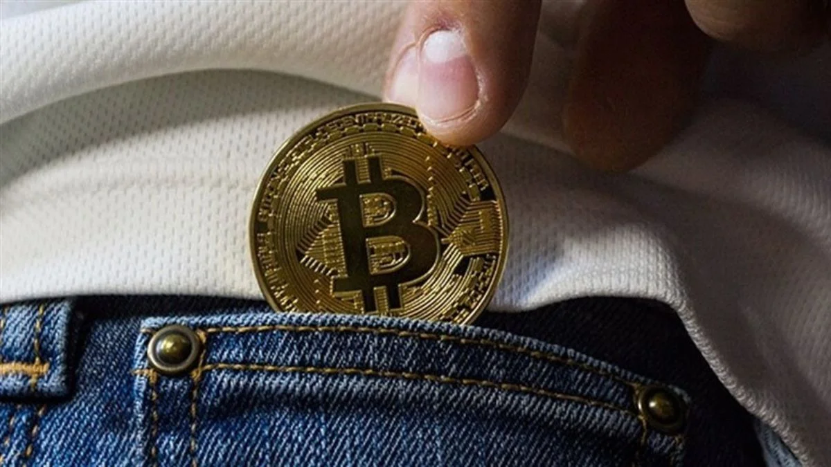 Dormant Bitcoin wallet moves 909 BTC amid market consolidation