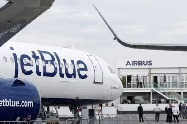 JetBlue stock rebounds despite bearish analyst outlook and rising shorts