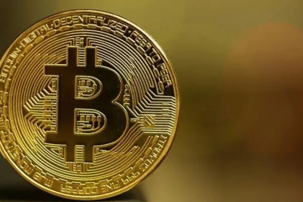 Bitcoin climbs back above $78K as ETF money returns