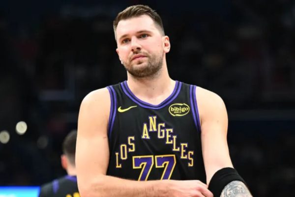 Lakers land elite shooter but create late trade deadline dilemma