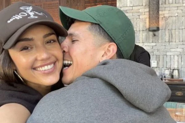 Jessica Alba and Danny Ramirez get cozy in new photo together