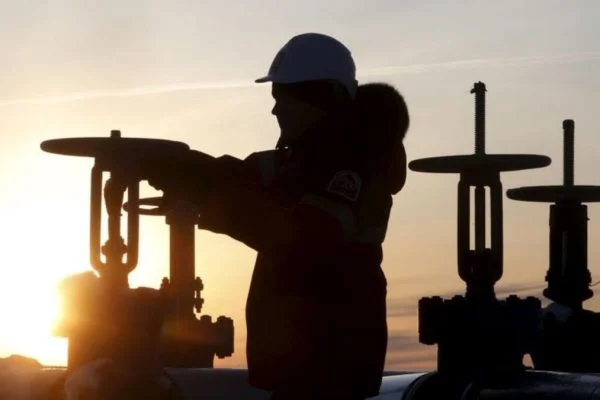 Oil prices surge as Middle East conflict threatens global supply