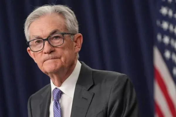 Fed holds rates steady at 3.50%–3.75% as projections signal one cut and inflation risks persist