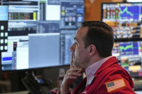 US Stock Market Drops: Nasdaq Falls 253.76 Points and S&P 500 Down 53.76